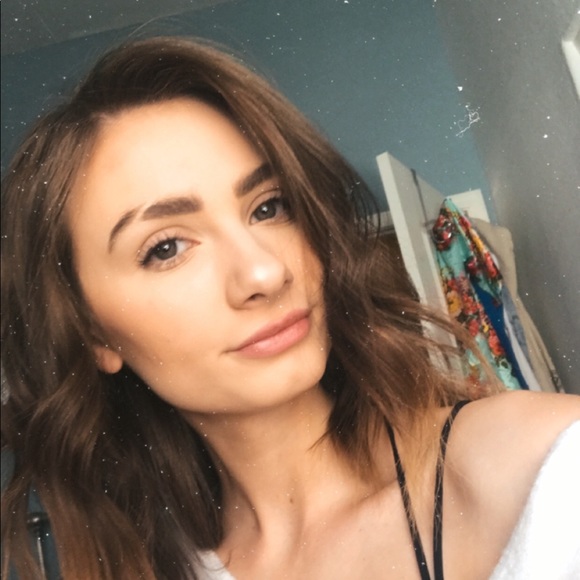 Meet your Posher, Courtney - Picture 1 of 1